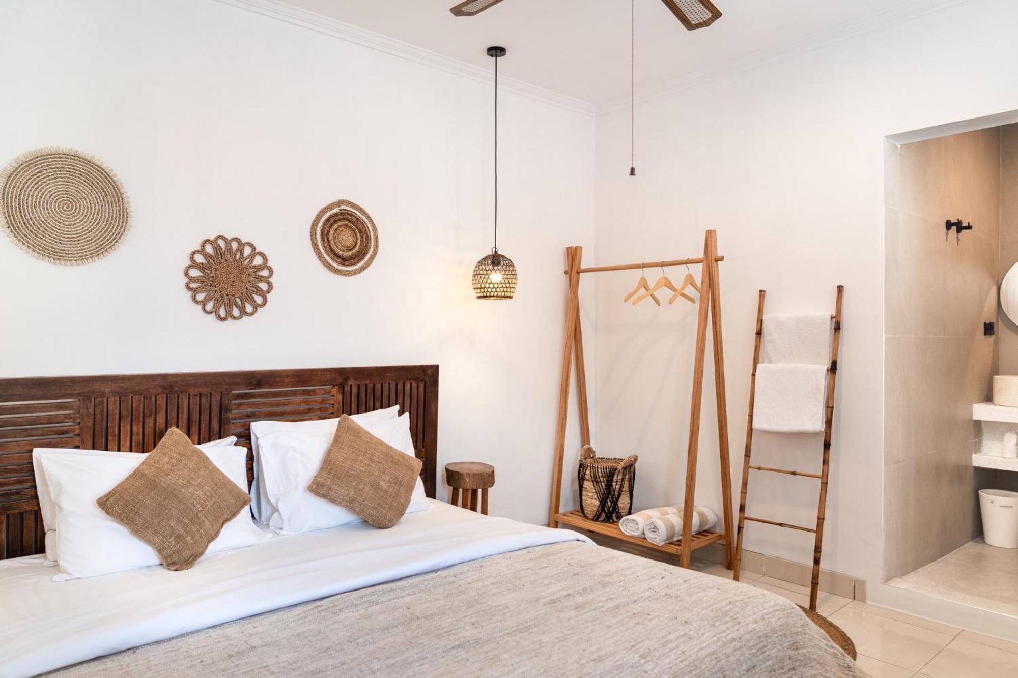 Casa De Lupe 5 Bedroom Villa In Kerobokan 세미냑 외부 사진