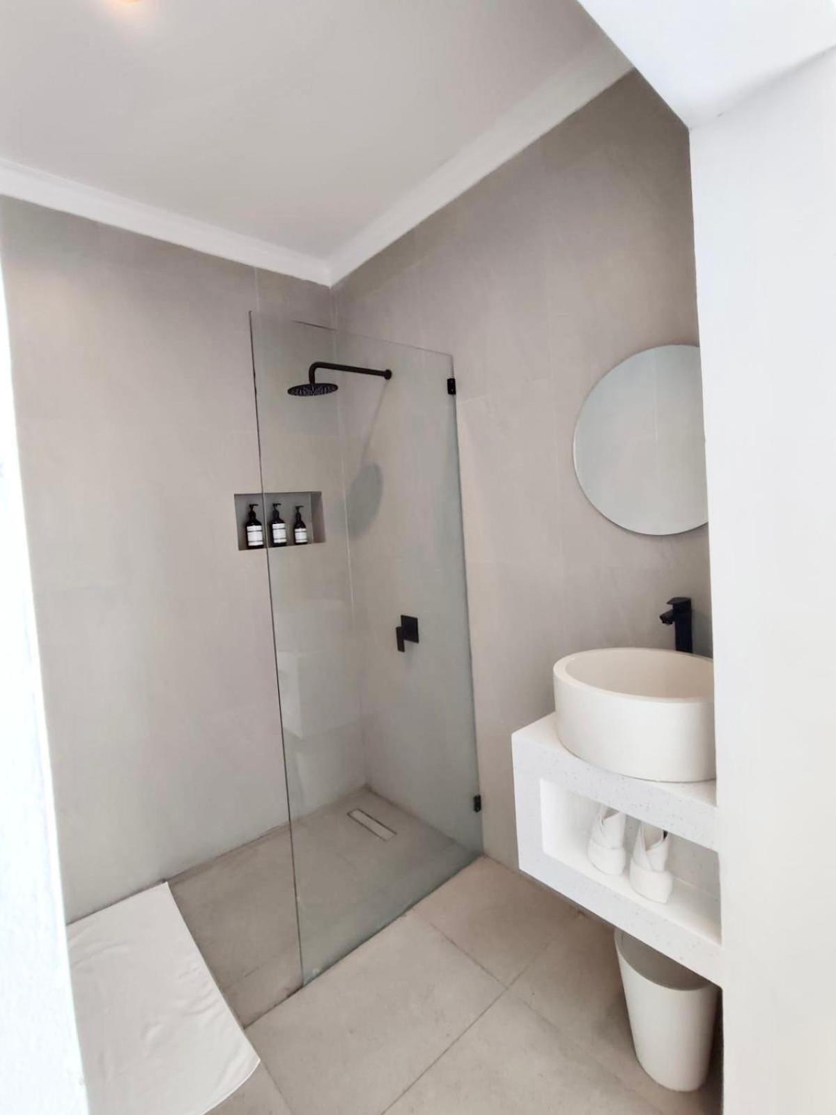 Casa De Lupe 5 Bedroom Villa In Kerobokan 세미냑 외부 사진