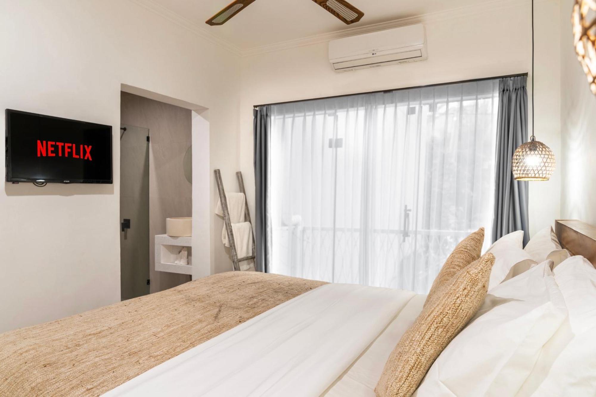 Casa De Lupe 5 Bedroom Villa In Kerobokan 세미냑 외부 사진