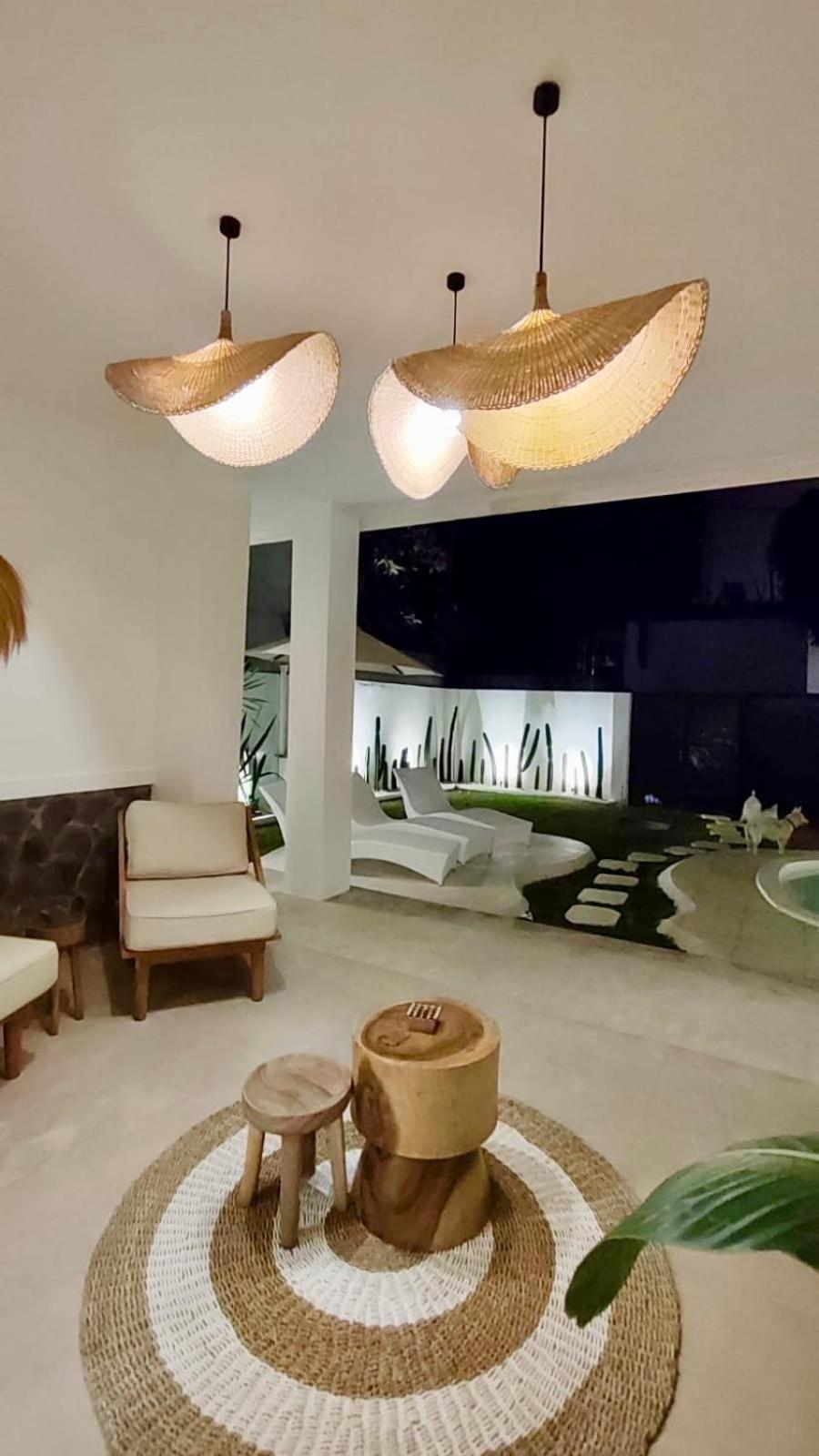 Casa De Lupe 5 Bedroom Villa In Kerobokan 세미냑 외부 사진